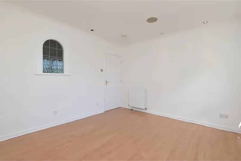 2 Bed Top Floor Flat Redhall Edinburgh