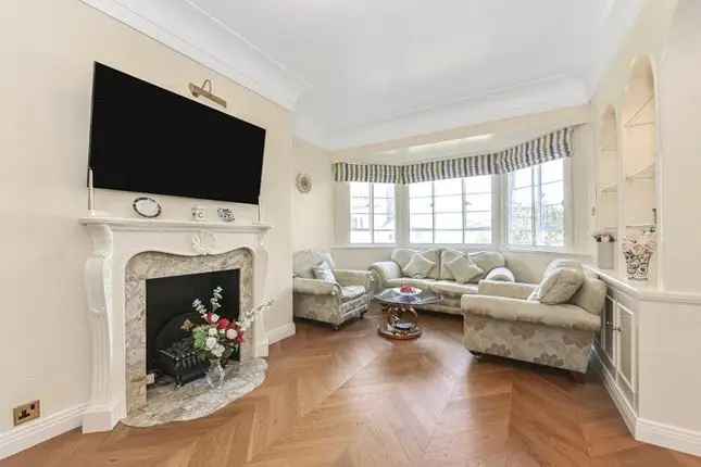 Flat for sale in Hyde Park Place, London W2