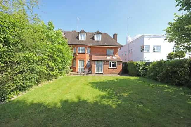 5 Bed Semi-Detached House for Sale in Hampstead Garden Suburb