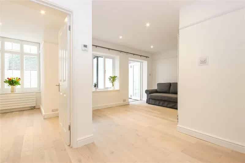 3 Bedroom Garden Flat in Historic Georgian Crescent