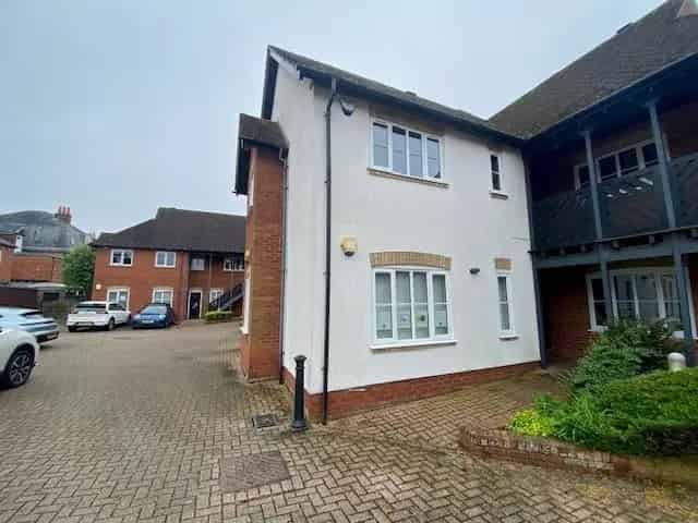 Modern Office Unit with Parking and Amenities