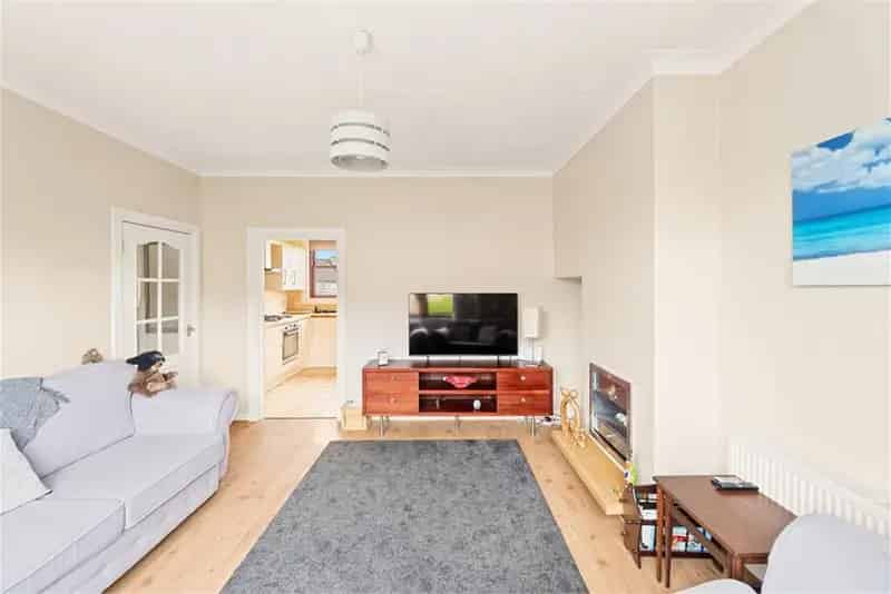 3 Bed Terraced House Near Town Centre