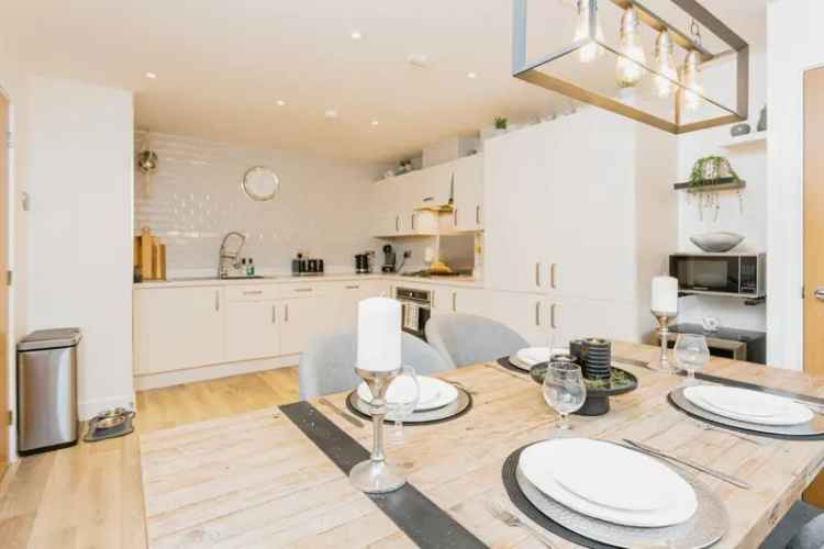 3 Double Bedroom House Recently Decorated