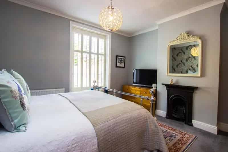 2 bed property for sale