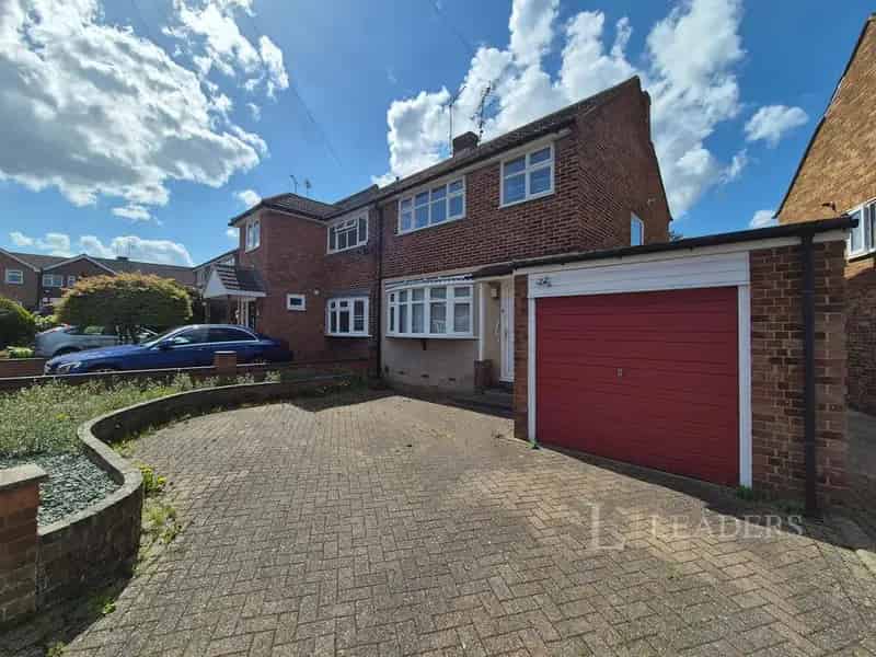 3 Bedroom Semi Detached House To Rent