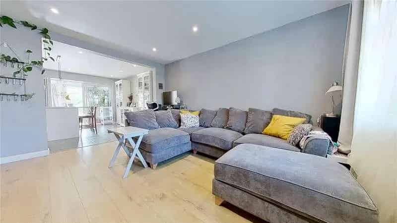 3 Bed Semi-Detached Family Home For Sale