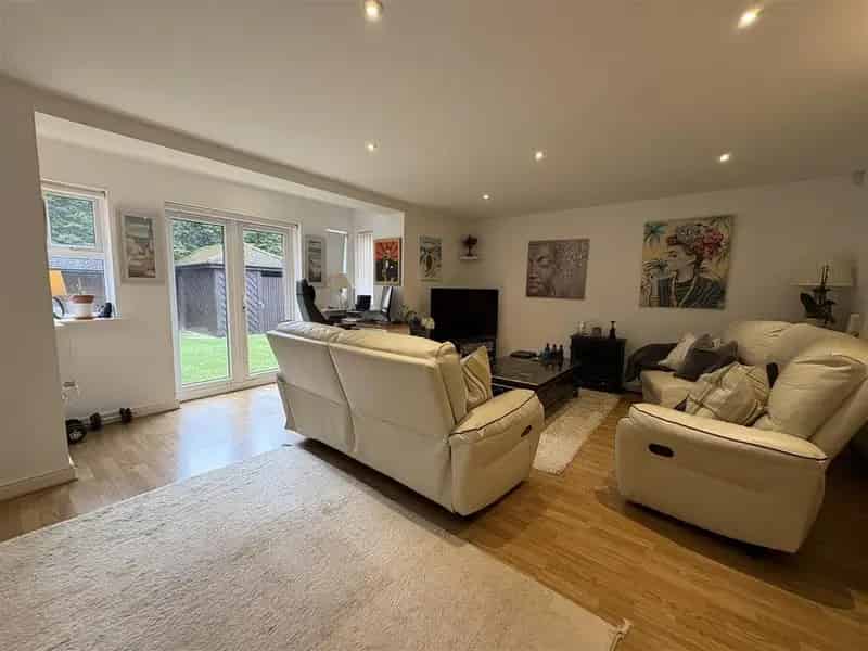 2 Bedroom Ground Floor Flat for Sale