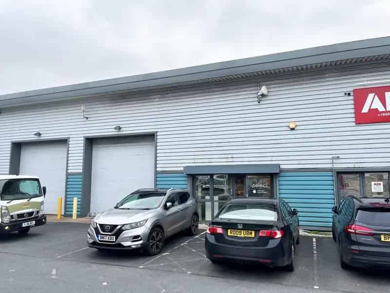 Modern Industrial Warehouse 4866 sq ft 5 Parking Spaces Exeter