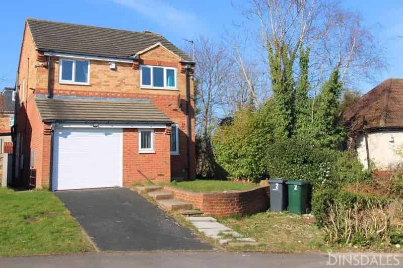 3 Bedroom Detached House to Rent