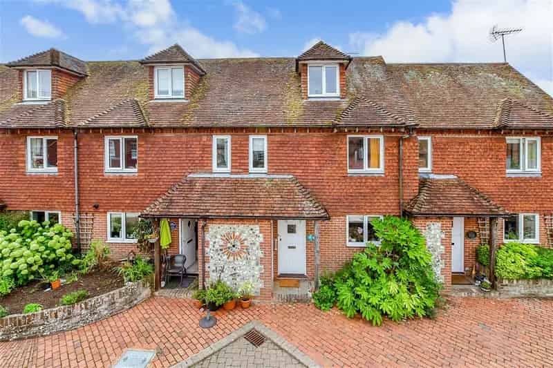 3 Bedroom Terraced House for Sale in Arundel