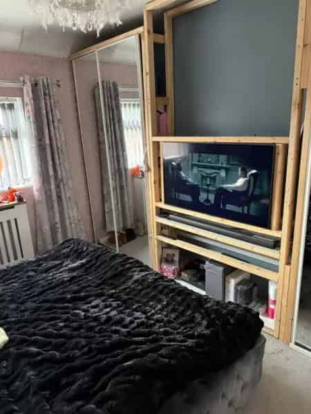 3 Bed House Crewe Driveway Garden Close to Schools