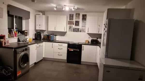 3 Bed Semi-Detached House Wellington - Large Garden & Parking