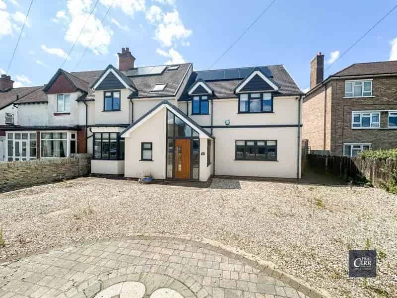 6 Bedroom Semi Detached House For Sale