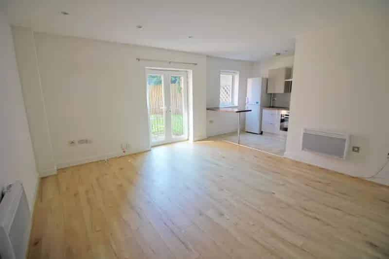 2 Bedroom Apartment House to Rent