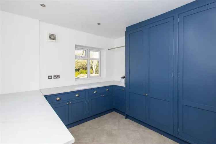 4 Bedroom Detached House to Rent Stunning Family Home Extensive Plot