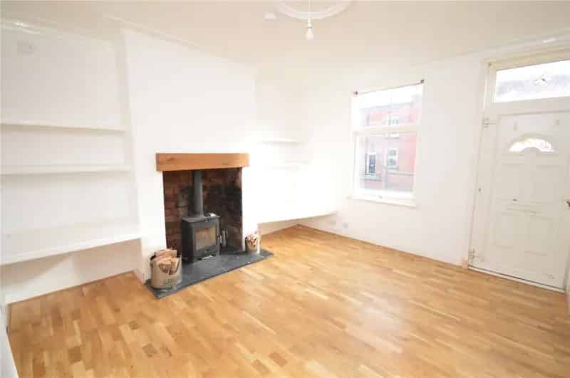 Renovated 2-Bed House Near M62 & M1 - Ideal First Time Buy or Investment