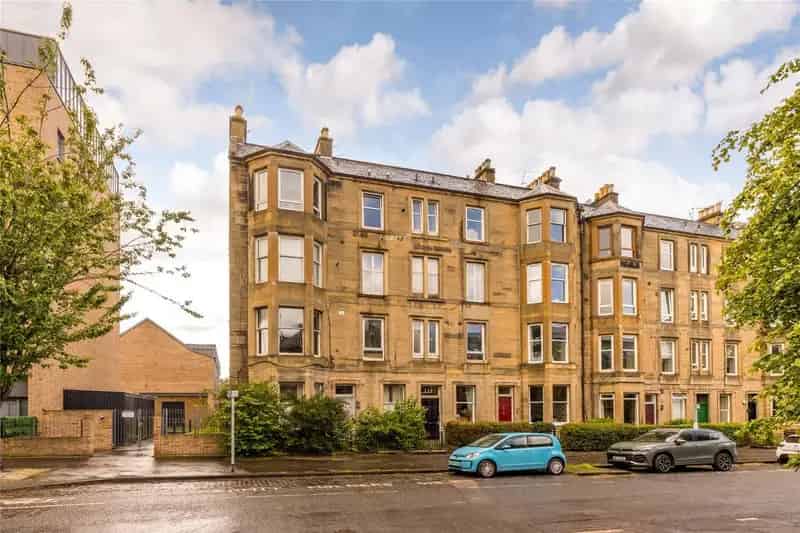 2 Bedroom Apartment for Sale in Bellevue near Edinburgh City Centre