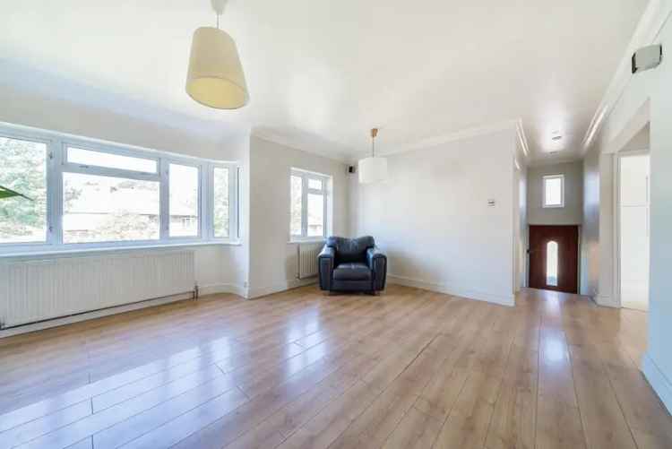 Flat For Sale in London, England