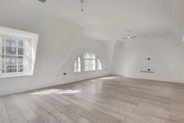 Flat to rent in Kensington High Street, Kensington, London W8