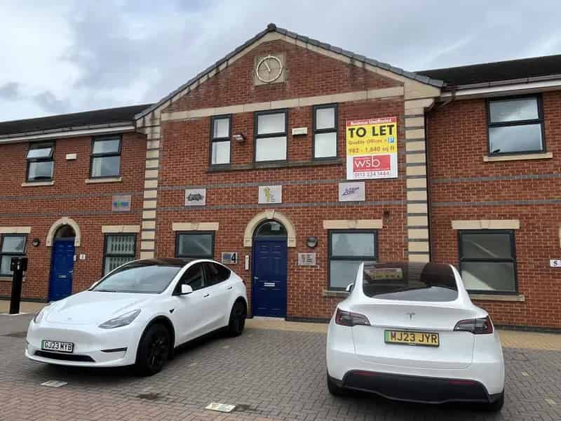 1st Floor Office Suite To Let - 982 sq ft - Modern Open Plan Space