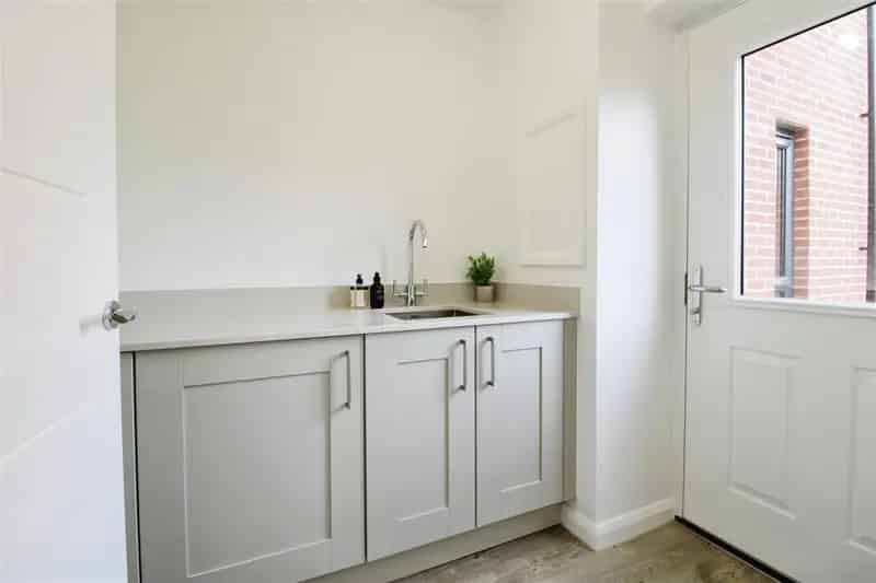 4 Bedroom Family Home with Solar Panels and Ensuite Bathrooms