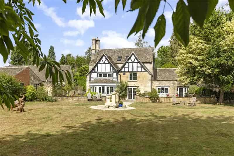4 Bedroom Detached House for Sale in Winchcombe