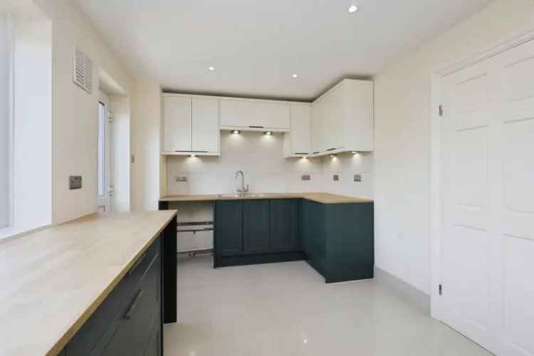 Refurbished 3-Bed Mid Terrace House with Garage