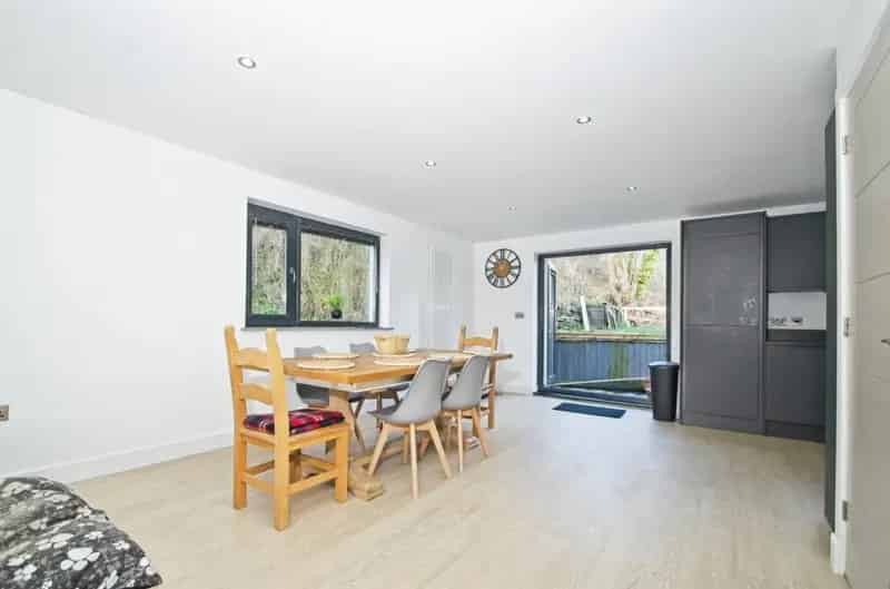 3 Bedroom Detached House Near Amenities