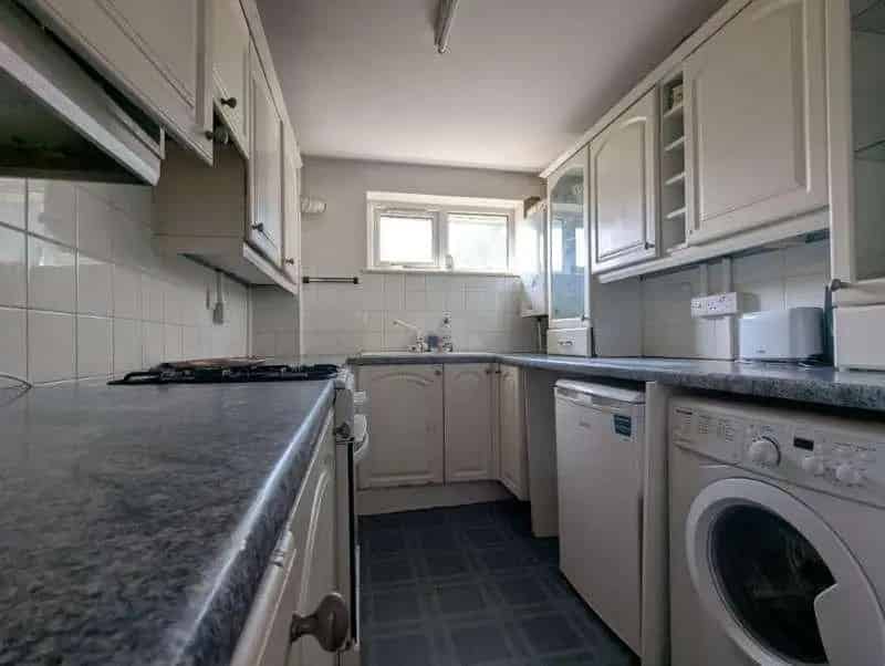 2 Bed Flat for Sale Near Windsor