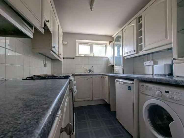 2 Bed Flat for Sale Near Windsor