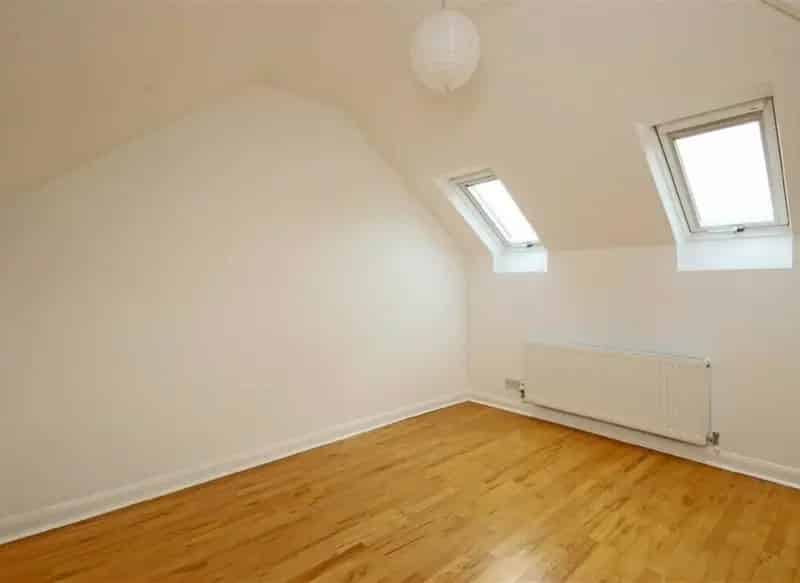 Bright Split Level Flat near Teddington Station