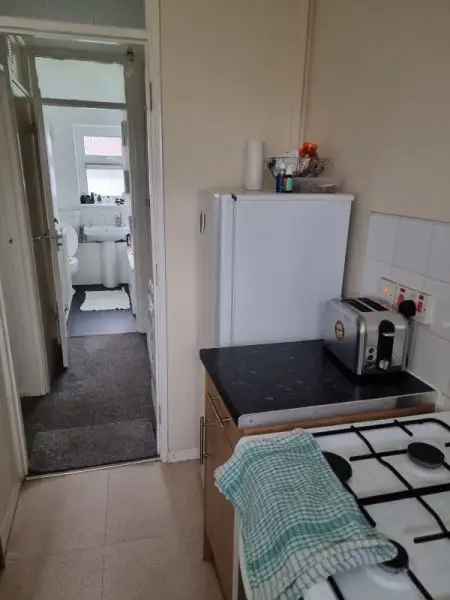 Flat For Rent in Epping Forest, England