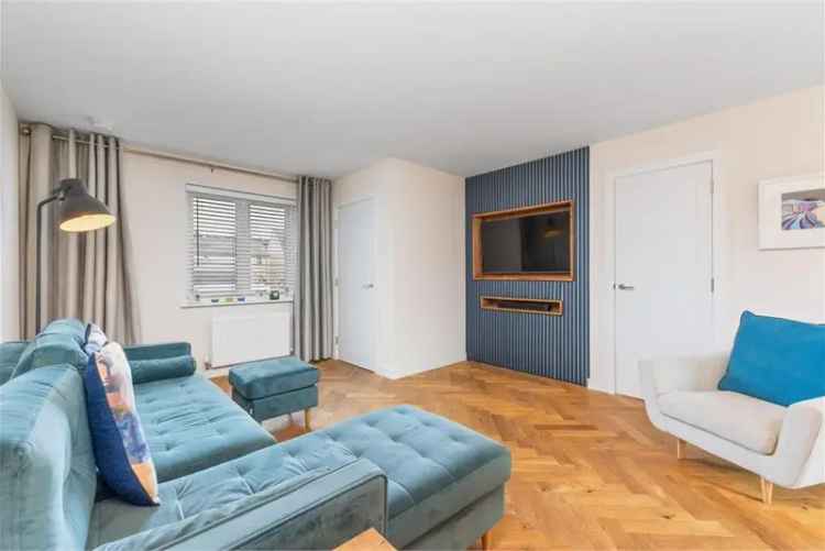 4 Bed House - Detached with 1 Reception Room