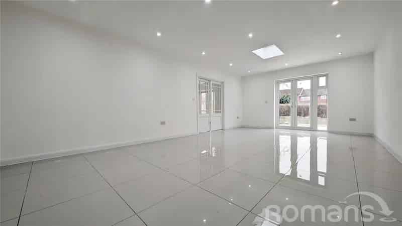 5 Bedroom Detached House South Farnham