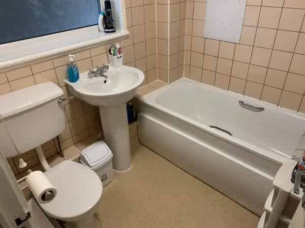 Two Bedroom Flat Near Slough High Street and Train Station