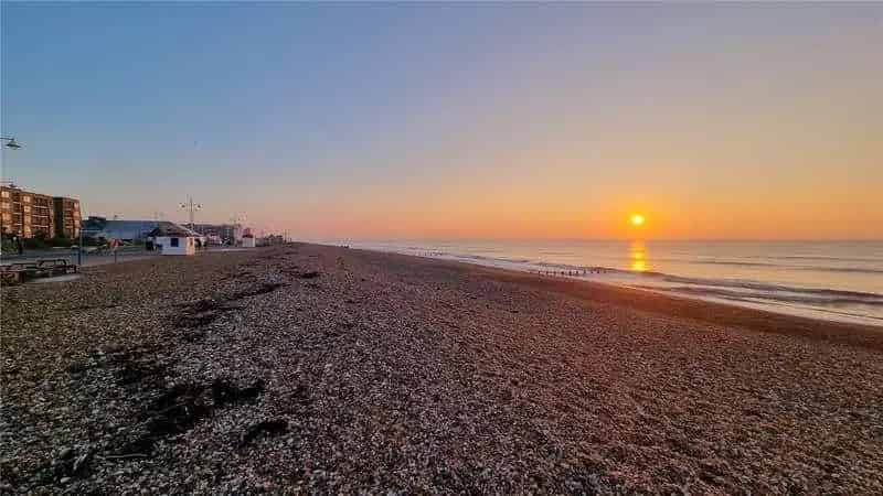 2 bed flat for sale