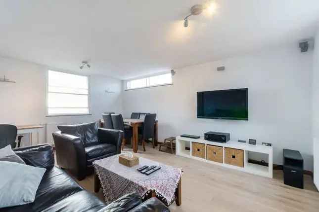 Flat to rent in Kingston Hill, Kingston Hill, Kingston Upon Thames KT2