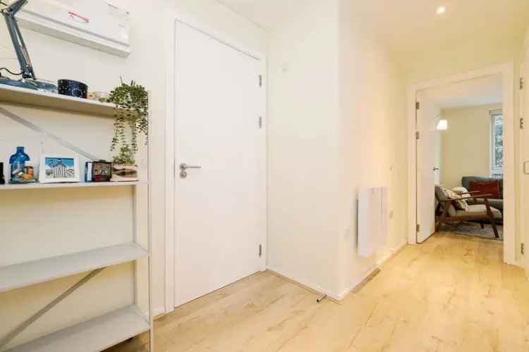 2-Bed Ground Floor Flat South Woodford Eaton Court Secure Parking Modern