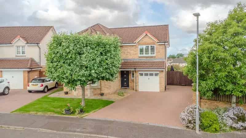 4 Bedroom Detached Villa For Sale