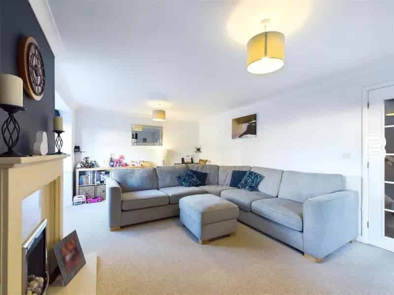 4 Bed Detached House For Sale
