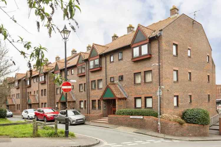 Studio Flat Near Clifton Village  Allocated Parking Balcony