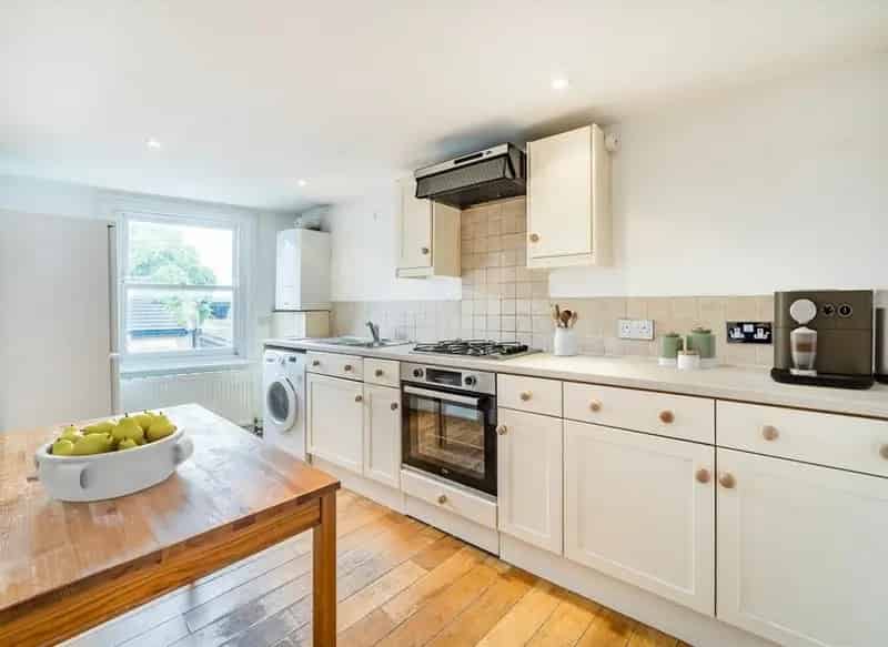 One Bedroom Flat Shaftesbury Estate Battersea Large Roof Terrace Chain Free