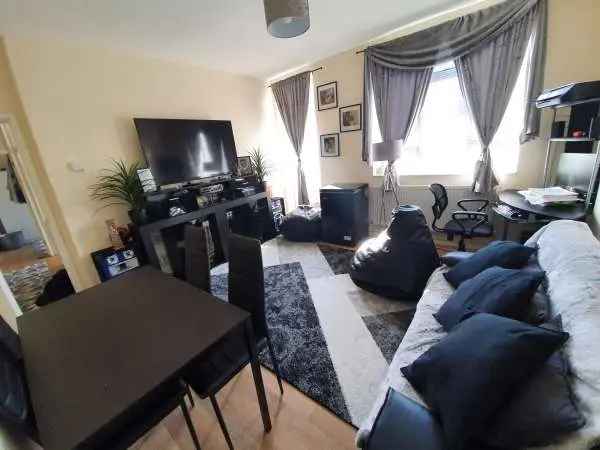 Flat For Rent in South Staffordshire, England