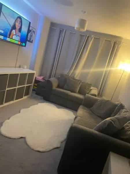 2 Bed Mansionette with Parking and Private Garden