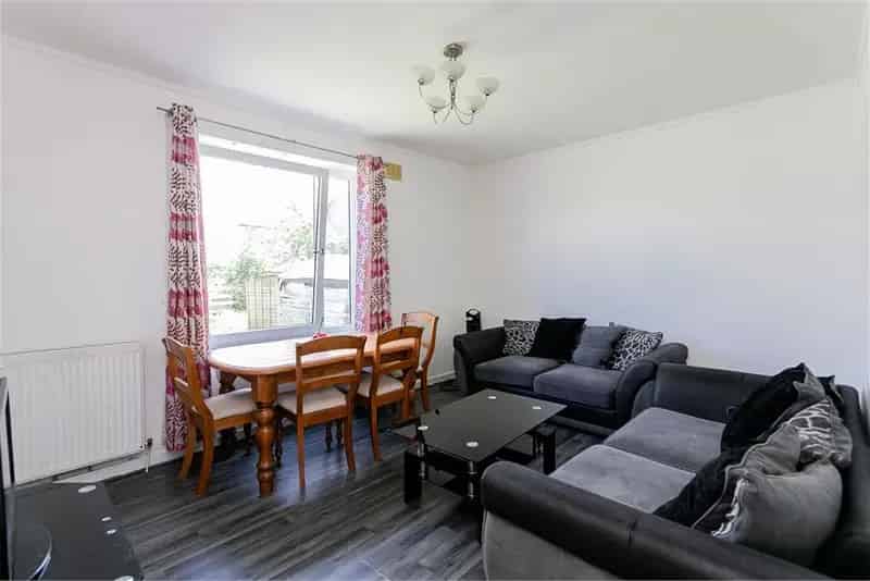 2 Bed Flat Others with 1 Reception Room