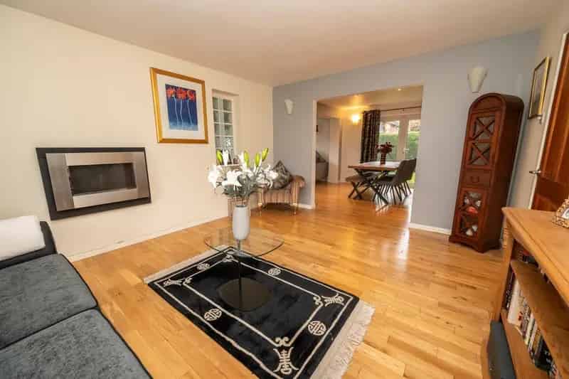 Four Bedroom Detached Family Home Near Town Centre