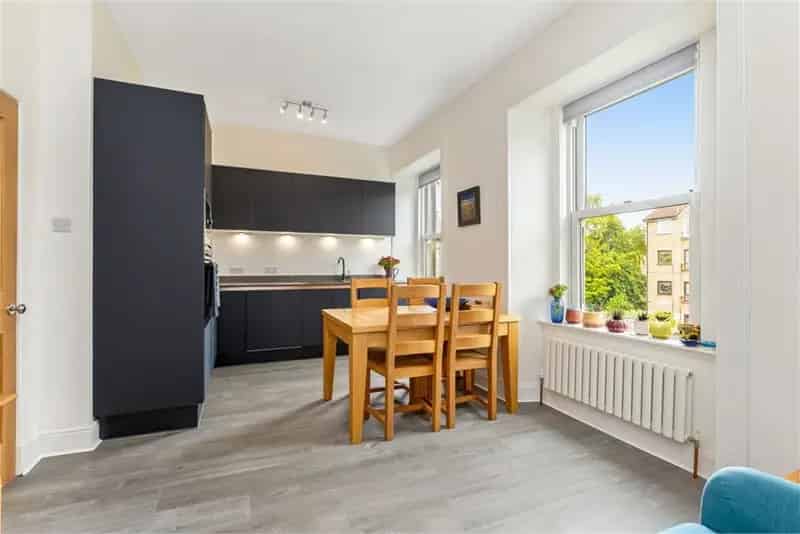 2 Bed Flat Newhaven Edinburgh Period Features Modern Kitchen Private Garden