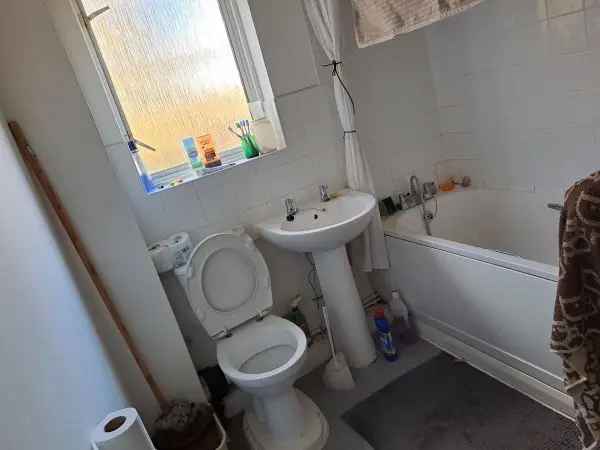 Flat For Rent in Borough of Swale, England