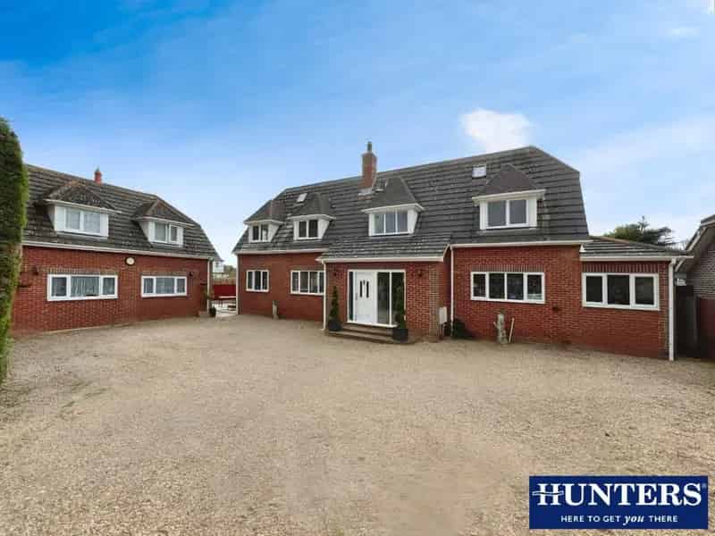 5 Bedroom Detached House with Annex Wainscott