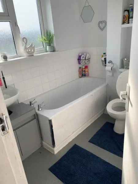 Flat For Rent in Dartford, England